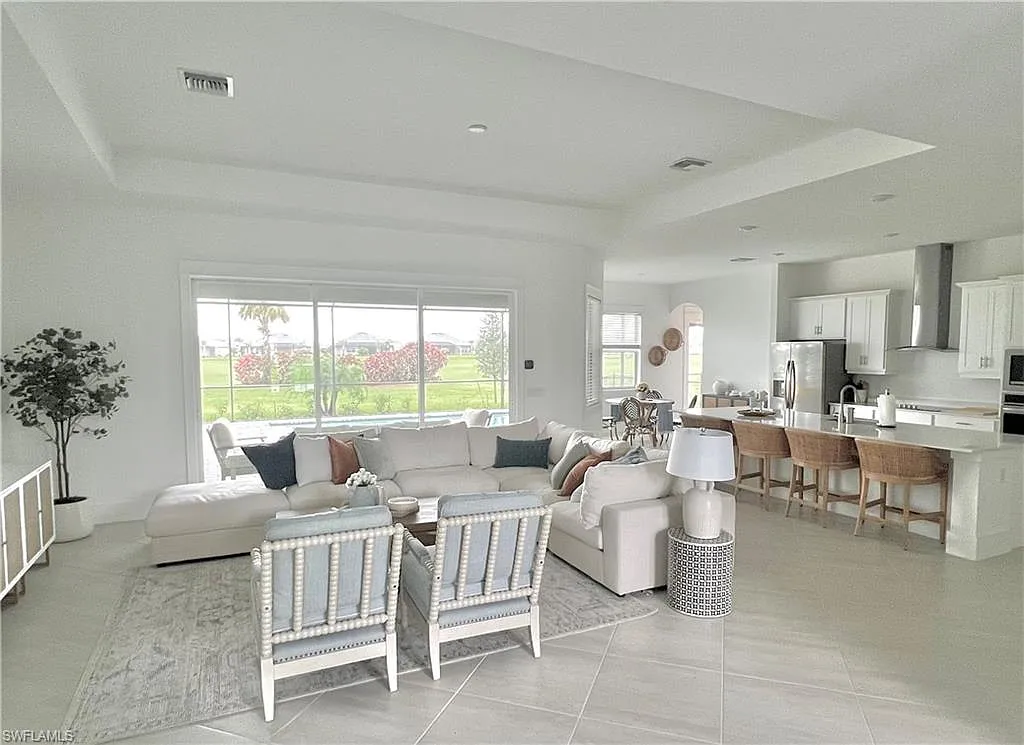 3 bed, 2.5 bath, 2419 sqft, $6,500 — Photo 2