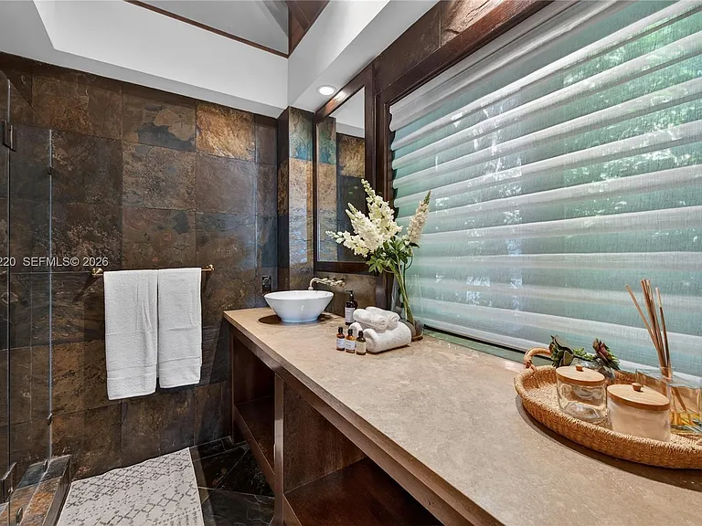 14 W San Marino Dr — Photo 31
