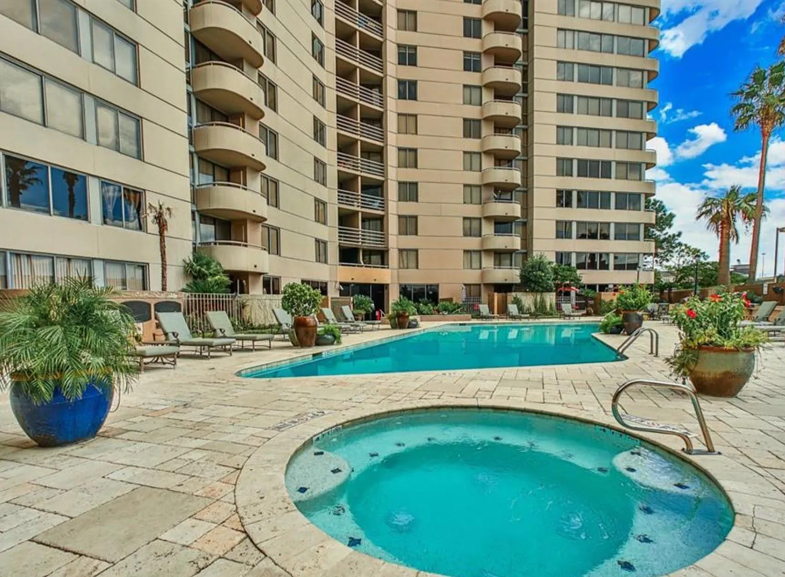 1 bed, 1.0 bath, 776 sqft, $1,300 — Photo 3