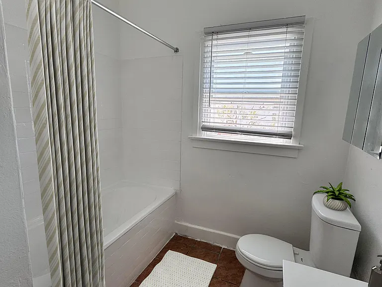 502 N Kenmore Ave #D — Photo 6
