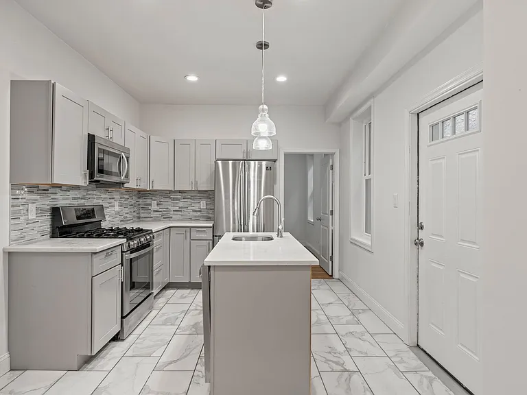 1630 Edgley St — Photo 7