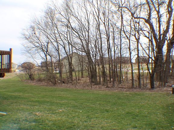 4th image of 301 Lake Meadows Dr