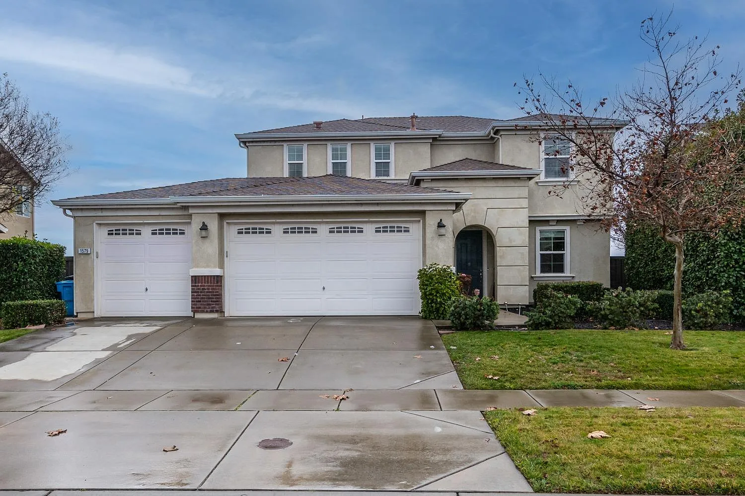 1579 Minories Dr photo 1