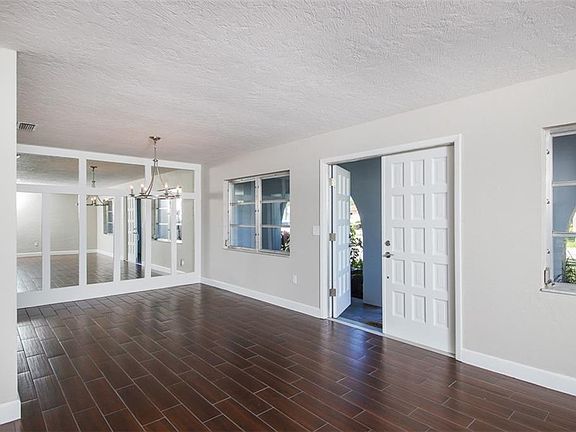 5th image of 7425 Mariana Dr