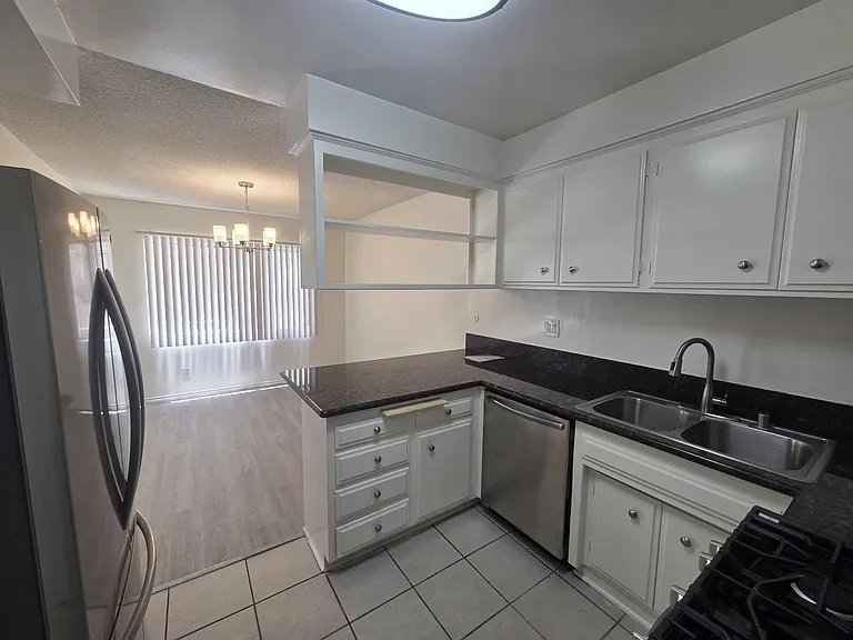 1210 N Flores St #4 — Photo 11