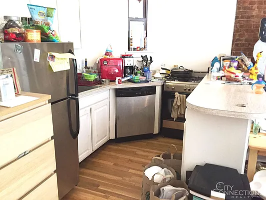 Rented by City Connections Realty | media 4