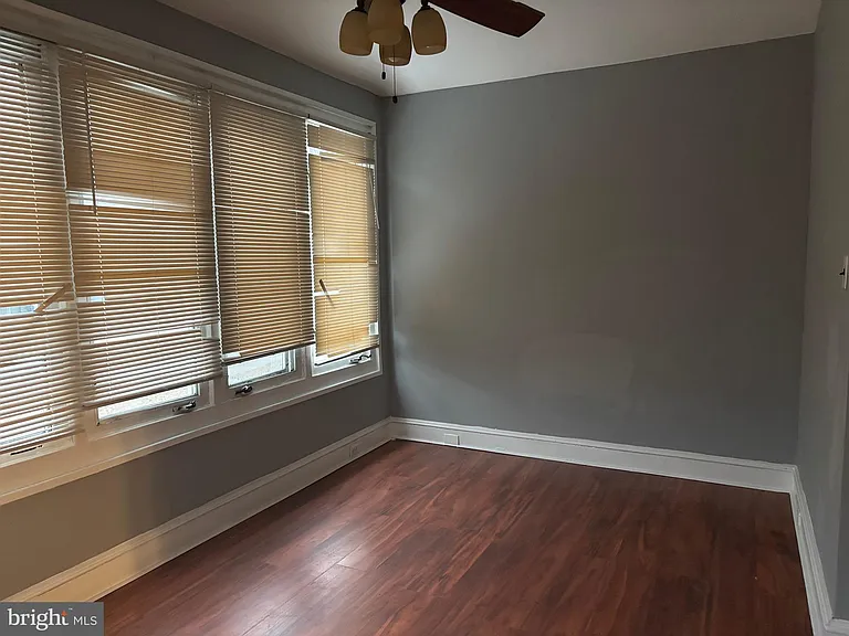 649 W State St — Photo 5