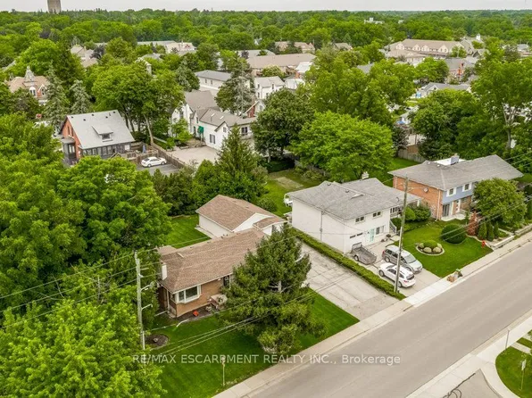 56 Barton St W, Hamilton, ON L8L 1A4