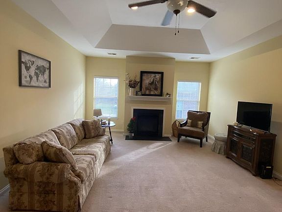 5th image of 102 Twin Spring Ct