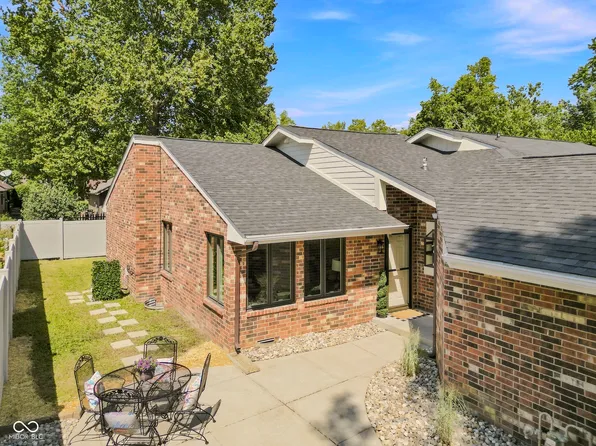 4248 Mockernut Ct, Columbus, IN 47201