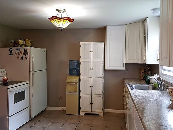 4th image of 12833 Saint James Dr