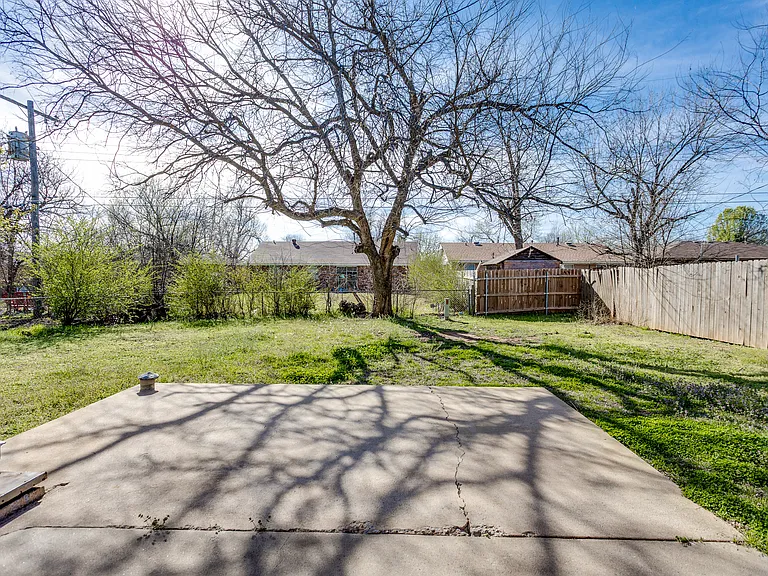 645 Lloyd Ave — Photo 35