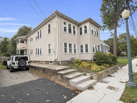 3rd image of 6 Stirling St #2