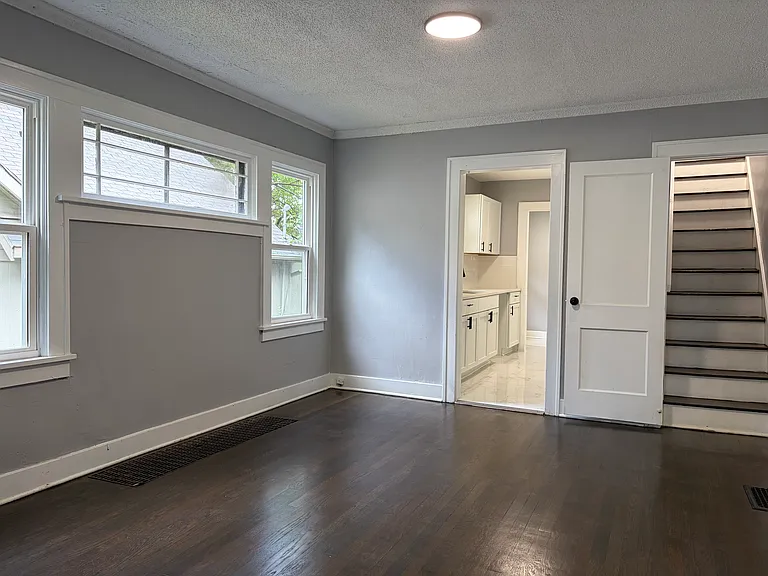 5215 Highland Ave — Photo 4