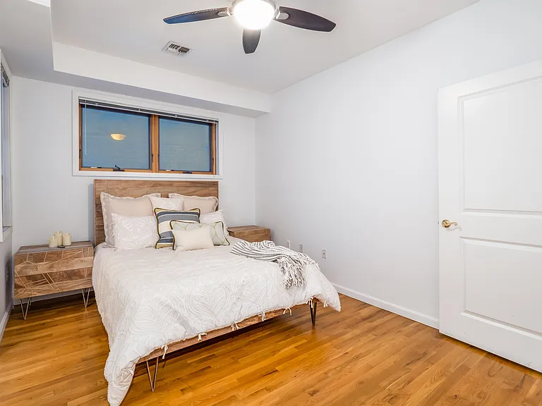 323 Jackson St — Photo 13