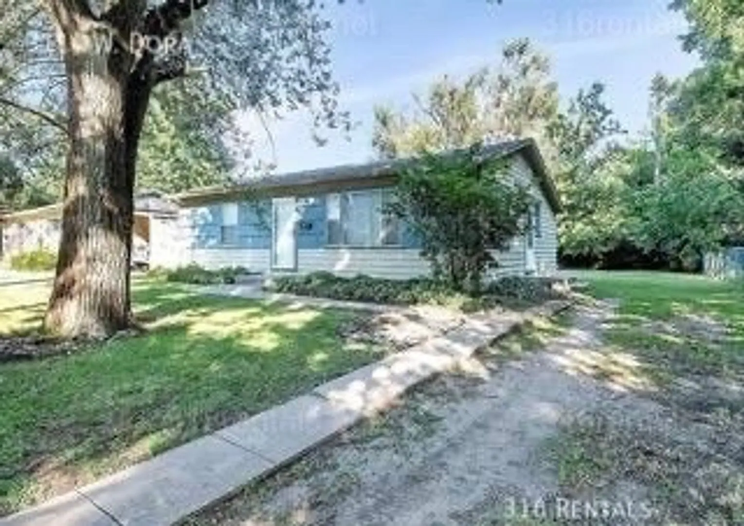 $895 - 2 bed 1 bath - Single Family Home — Photo 2