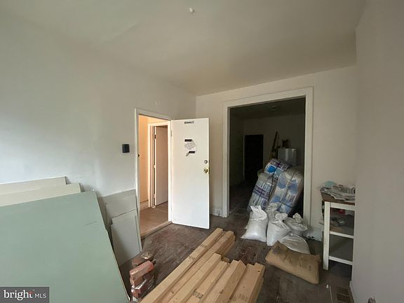 2nd image of 2116 N Franklin St