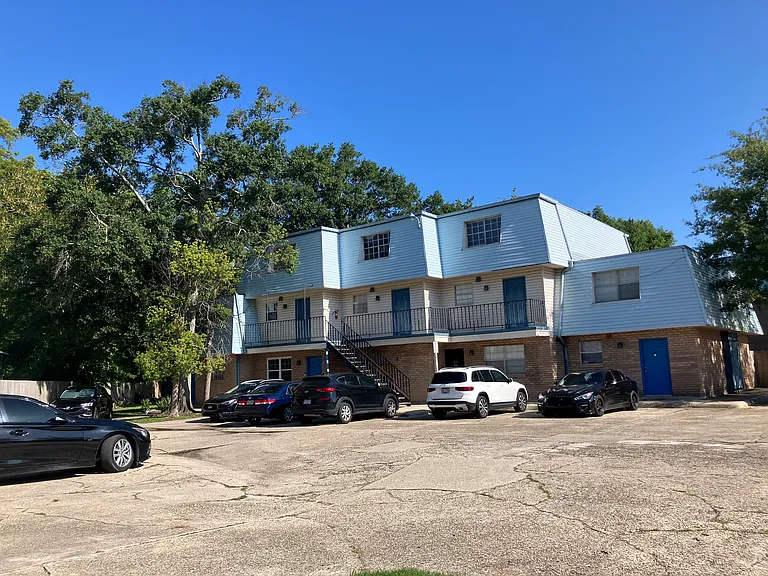 2031 Bayou Ln #B — Photo 3