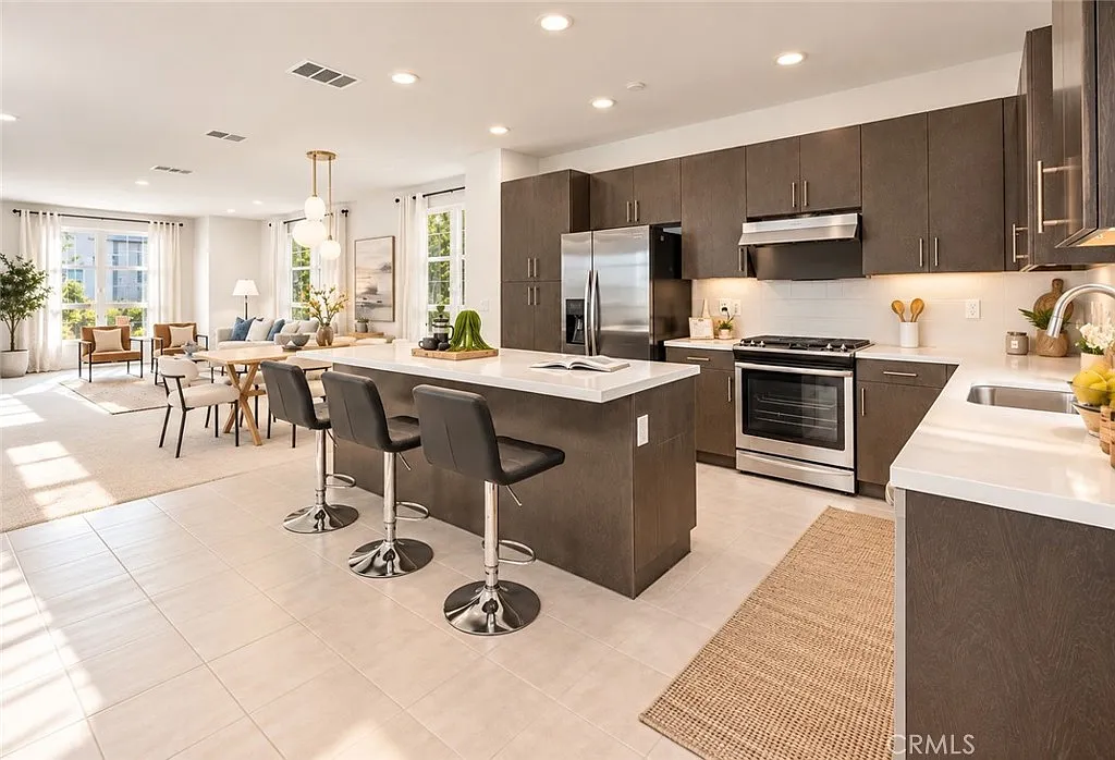 4 bed, 2030 sqft, $4,900 — Photo 1