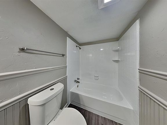 5th image of 5524 Russell Dr #5524
