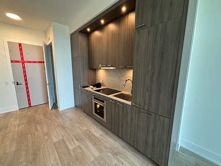 858 Dupont St #Penthouse 23 — Photo 6