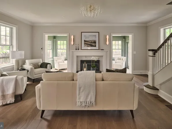 100 W Bridge St, New Hope, PA 18938