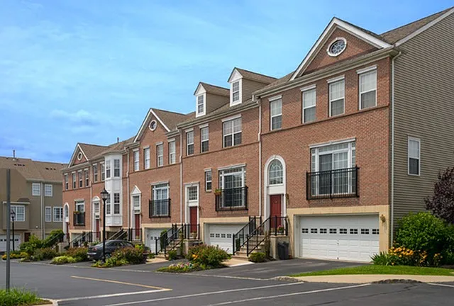 Camelot at Federal Hill — Photo 8
