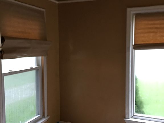 4th image of 8665 Rosemont Ave