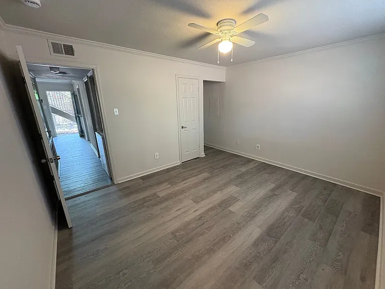 901 Park Ln — Photo 11