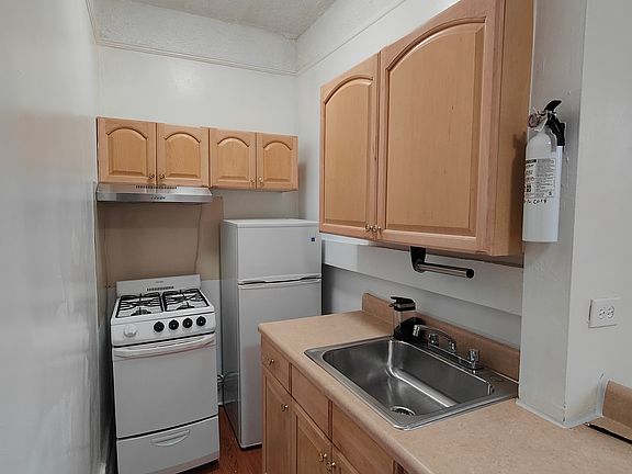 4th image of 2239 Chatterton Ave Floor 2