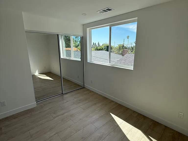 10214 Omelveny Ave #10212 — Photo 9
