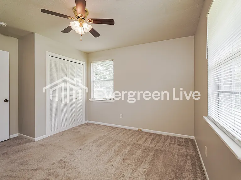524 Sandy St — Photo 12
