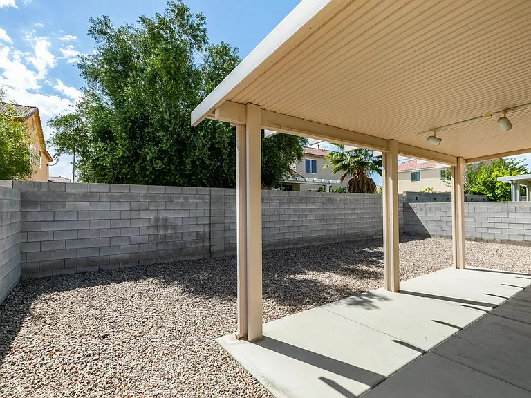 5647 Indian Springs St — Photo 34