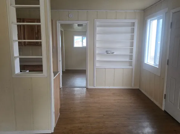 2nd St #201, Glendale, OR 97442