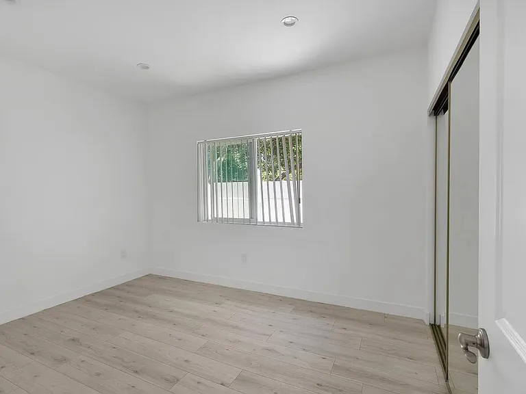 634 E Valencia Ave — Photo 18