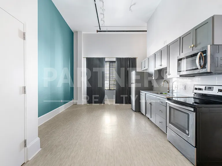 28 Monroe St #404 — Photo 5