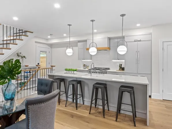 152 Charles St #1, Cambridge, MA 02141