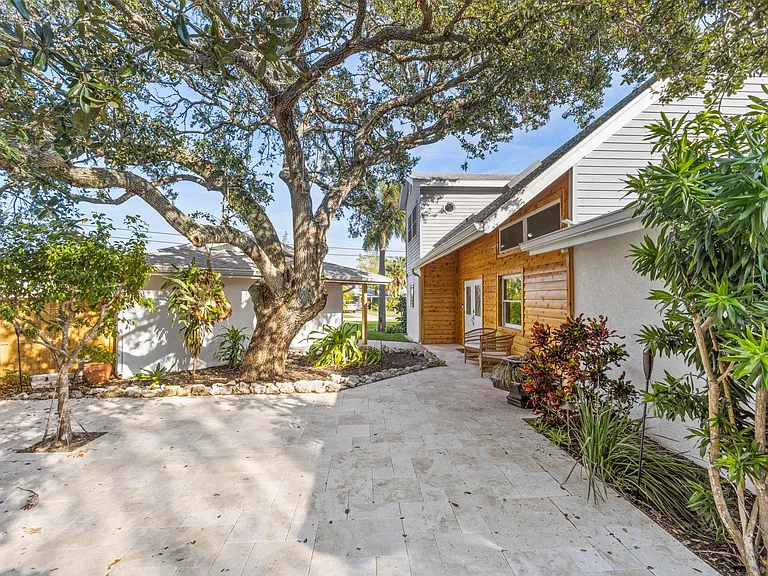 430 Island Cir — Photo 47