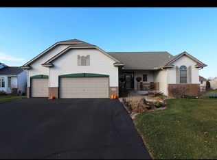 11967 N Meadow Curv, Lindstrom, MN 55045