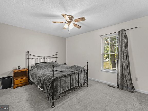 4th image of 11 Idyllwood Dr
