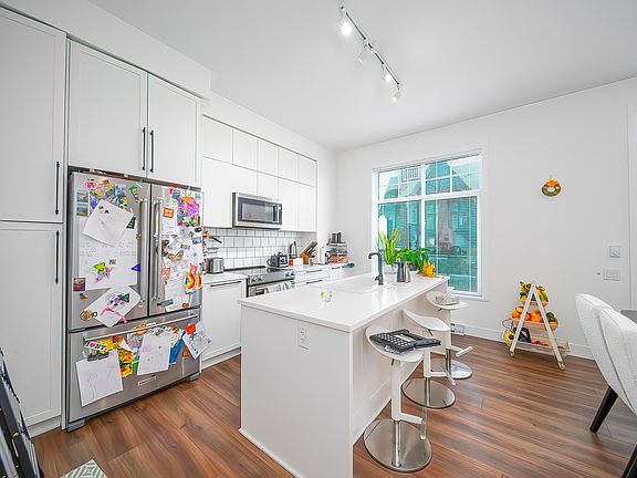 4th image of 3552 Victoria Dr #59