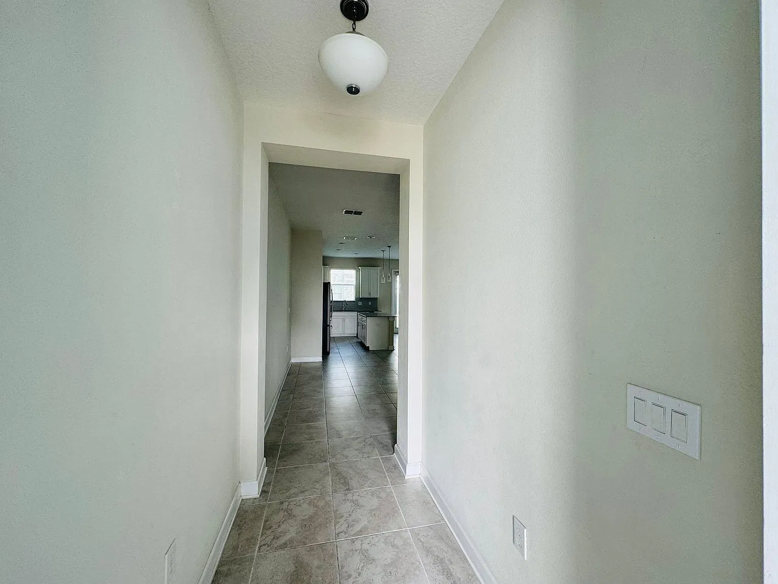 3 bed, 2.5 bath, 2112 sqft, $2,350 — Photo 3