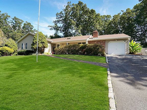 2nd image of 3 Fairway Dr