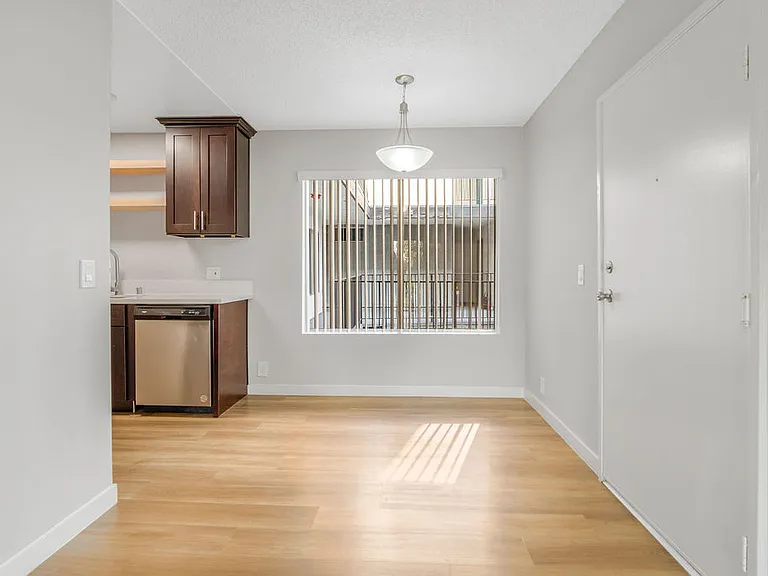 Oxnard Terrace — Photo 23