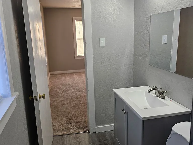 304 Zephyr St — Photo 7