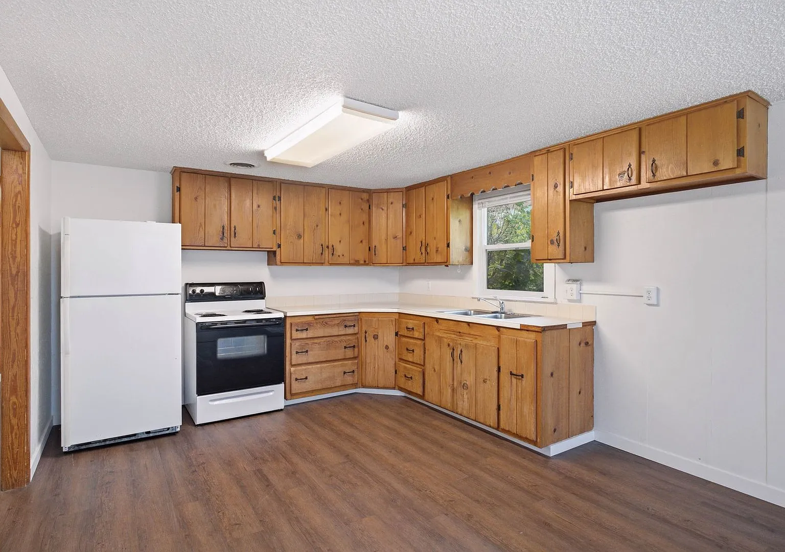 EN - 2510 / 2516 Chatham Hill Dr — Photo 2