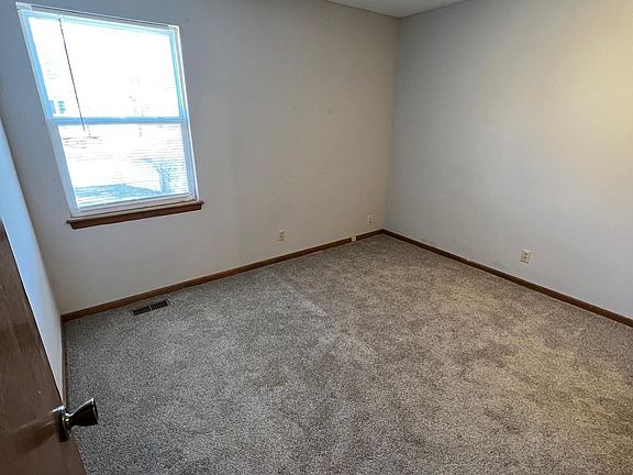 4th image of 11751 Caenen St