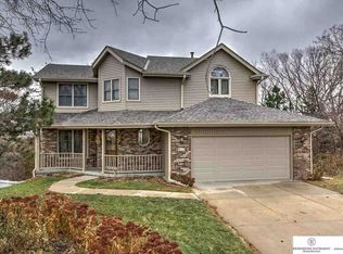 415 S 16th St, Fort Calhoun, NE 68023