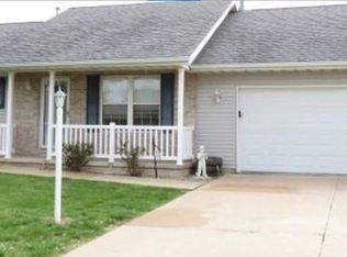 701 Bittersweet Ave, Metamora, IL 61548