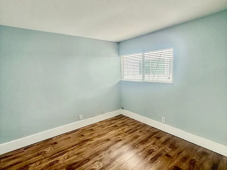 Howard & Lexington Apts — Photo 34